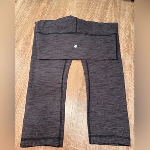 Lululemon High-Rise Textured Knit Cropped Leggings / Capris - Size 8